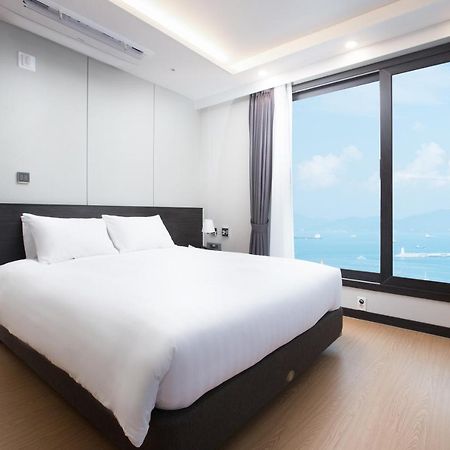 Utop Marina Hotel & Resort Yeosu Exteriör bild