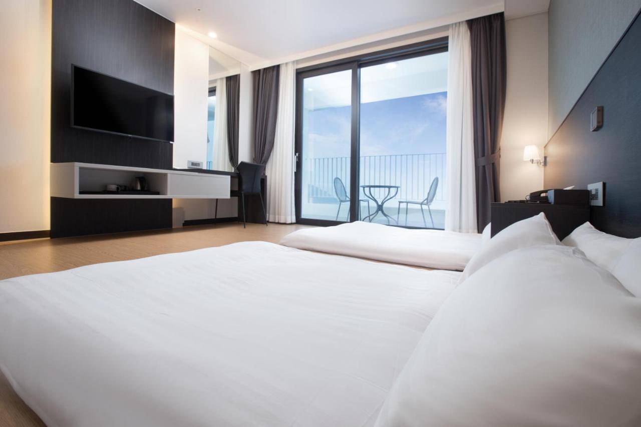 Utop Marina Hotel & Resort Yeosu Exteriör bild