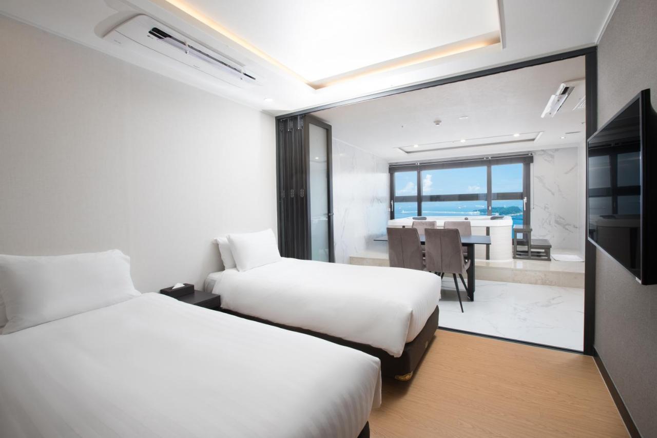 Utop Marina Hotel & Resort Yeosu Exteriör bild