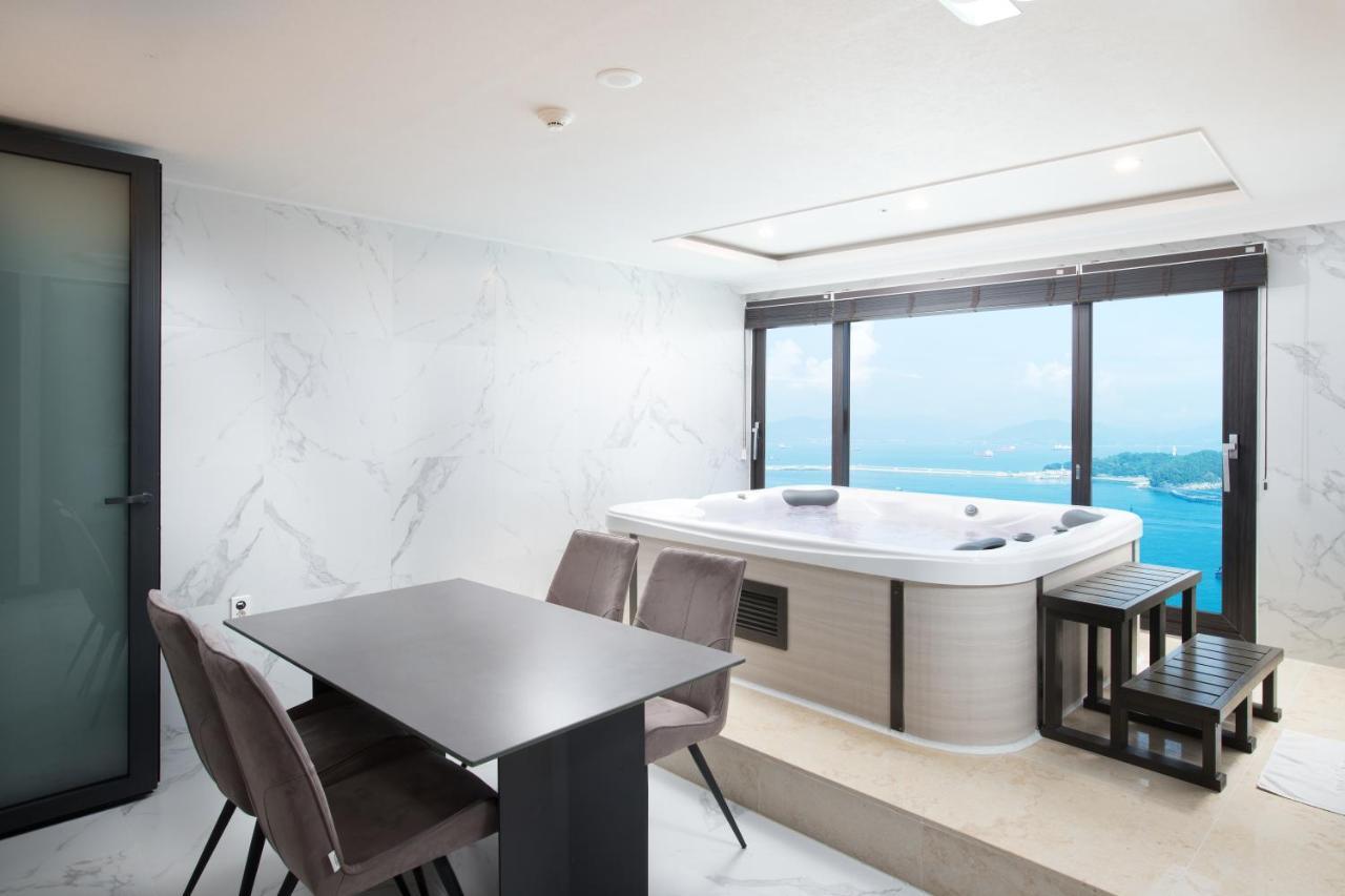 Utop Marina Hotel & Resort Yeosu Exteriör bild